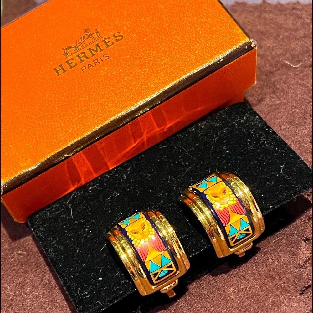 Hermes clip on earrings ❤️